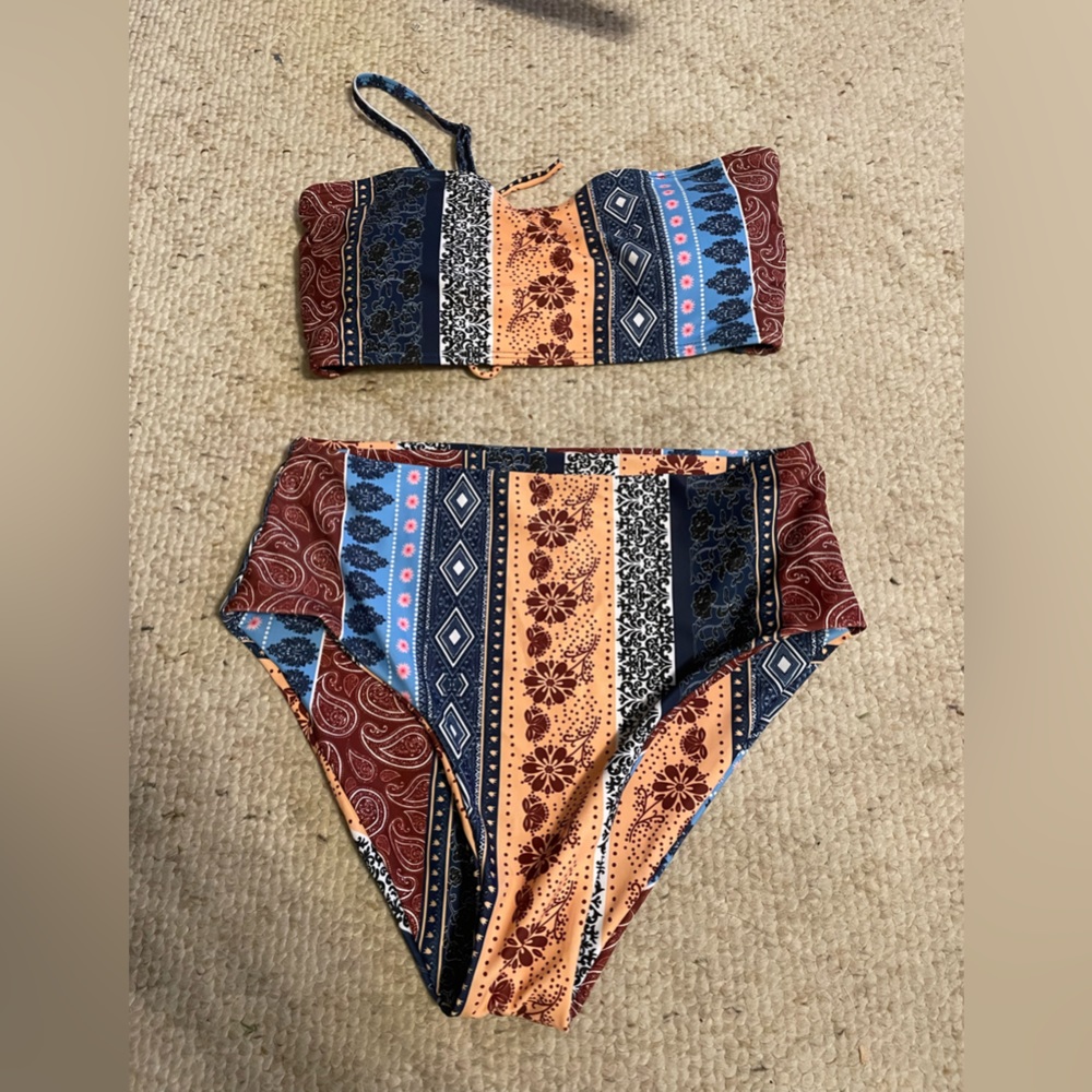 Strapless bikini with pattern